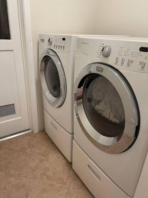 Brand New 2Br Cute Blue Led In North Fresno 아파트 외부 사진
