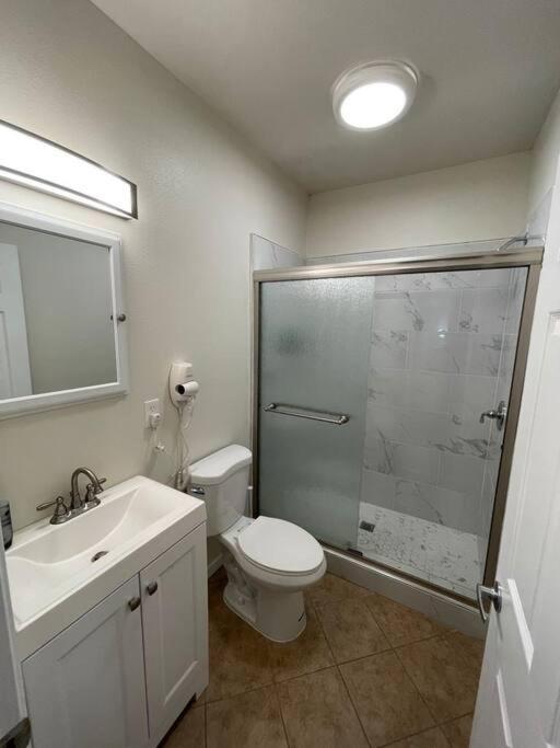 Brand New 2Br Cute Blue Led In North Fresno 아파트 외부 사진