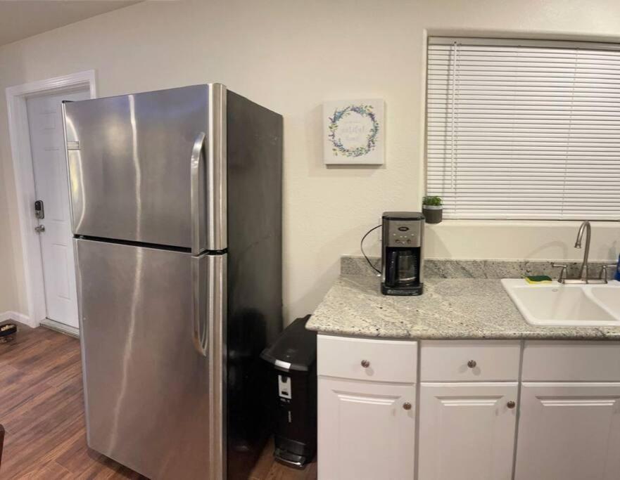 Brand New 2Br Cute Blue Led In North Fresno 아파트 외부 사진