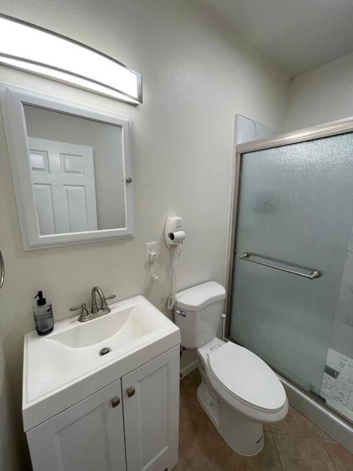 Brand New 2Br Cute Blue Led In North Fresno 아파트 외부 사진