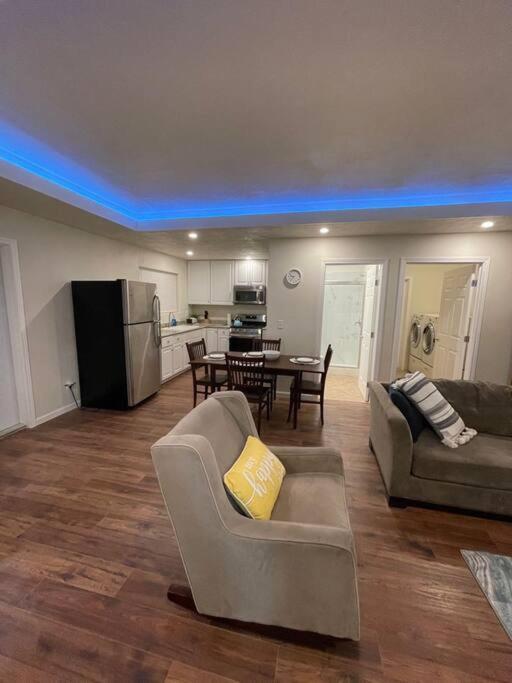 Brand New 2Br Cute Blue Led In North Fresno 아파트 외부 사진