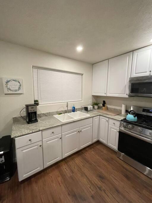 Brand New 2Br Cute Blue Led In North Fresno 아파트 외부 사진